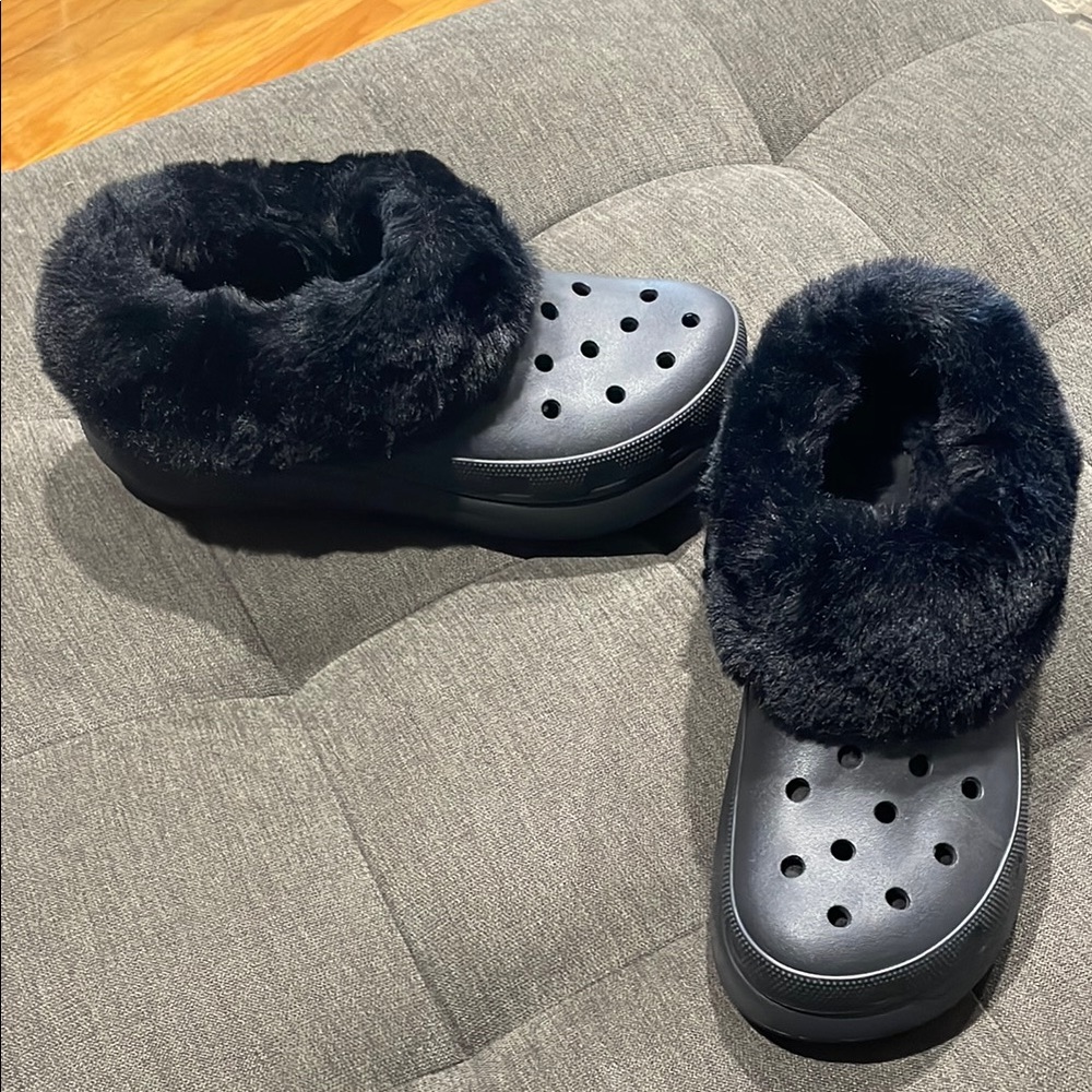 Women's Crocs Black Fuzzy Lined Clogs Size 11 or Men’s size 9 - Picture 2 of 5